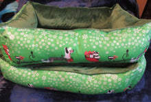 Holiday Crested Bed - Green