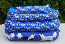 Crested Beds - LARGE Design Black Trotting