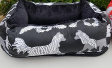 Crested Beds - LARGE Design Black Trotting